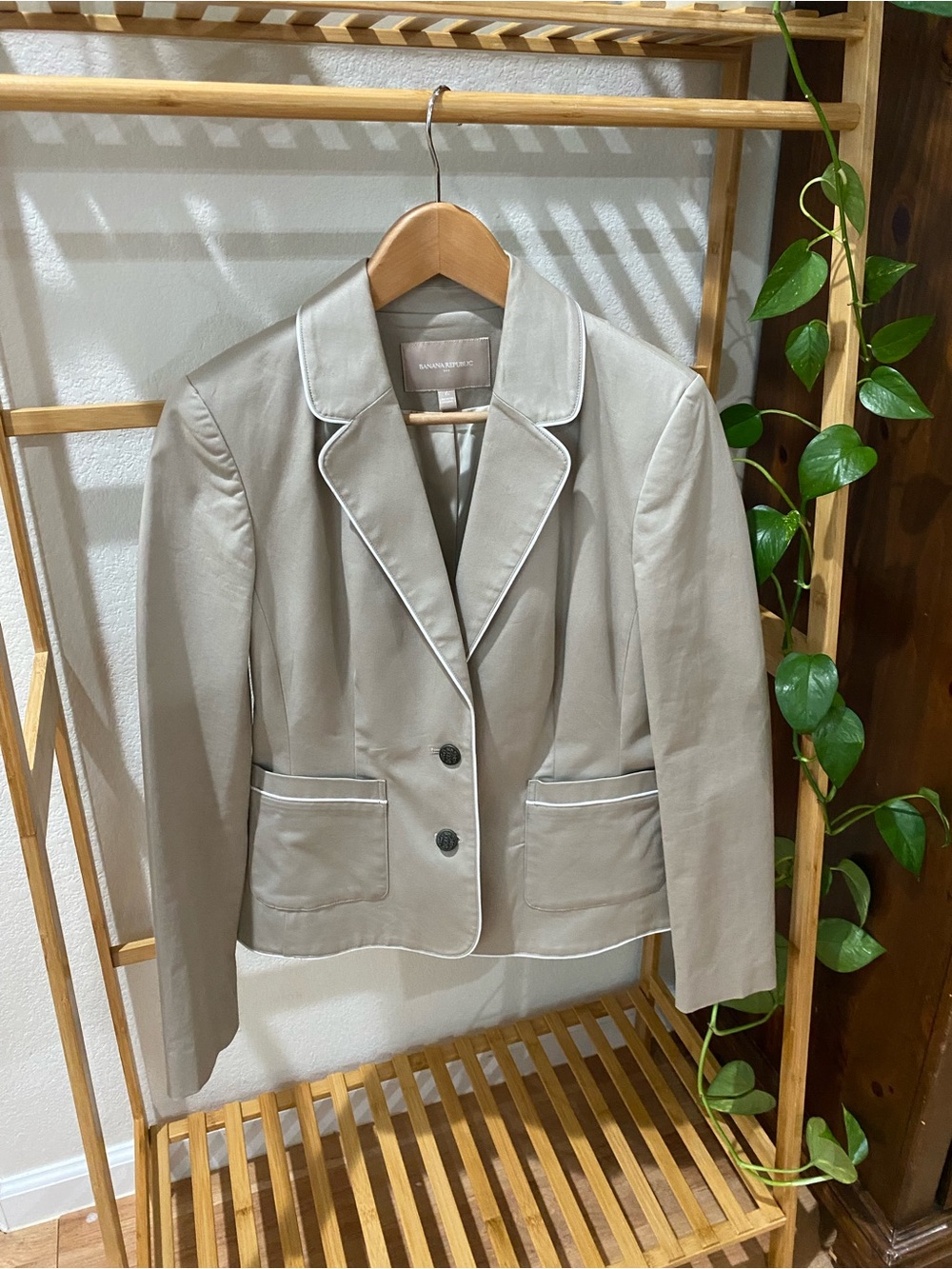 Banana Republic Light Cream Notched Lapel Blazer